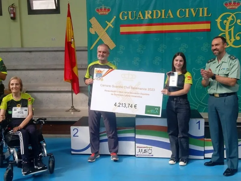 Foto 12 - Miguel Gallego y Mar&iacute;a G&oacute;mez ganan la carrera solidaria de la Guardia Civil de Salamanca 