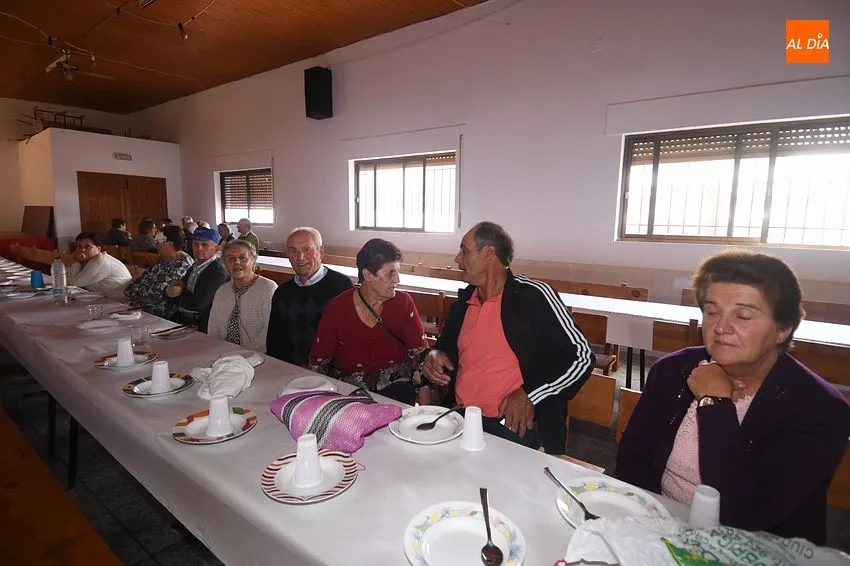 Foto 6 - Unos 170 comensales degustan en Tenebr&oacute;n la carne de las reses de las fiestas veraniegas