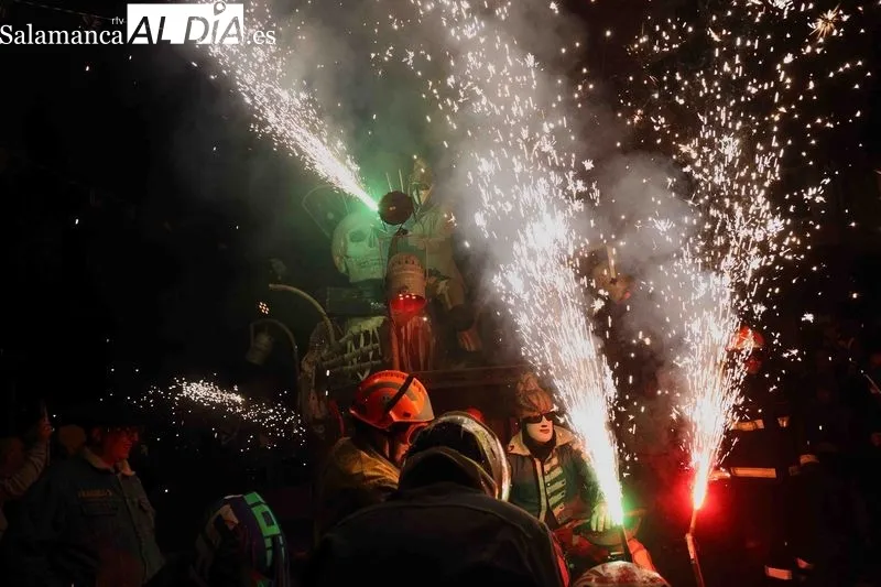 Foto 13 - Las mejores im&aacute;genes del Correfoc en Alba de Tormes