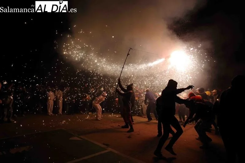 Foto 8 - Las mejores im&aacute;genes del Correfoc en Alba de Tormes