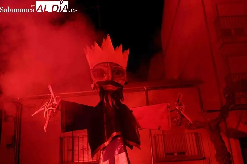 Foto 6 - Las mejores im&aacute;genes del Correfoc en Alba de Tormes