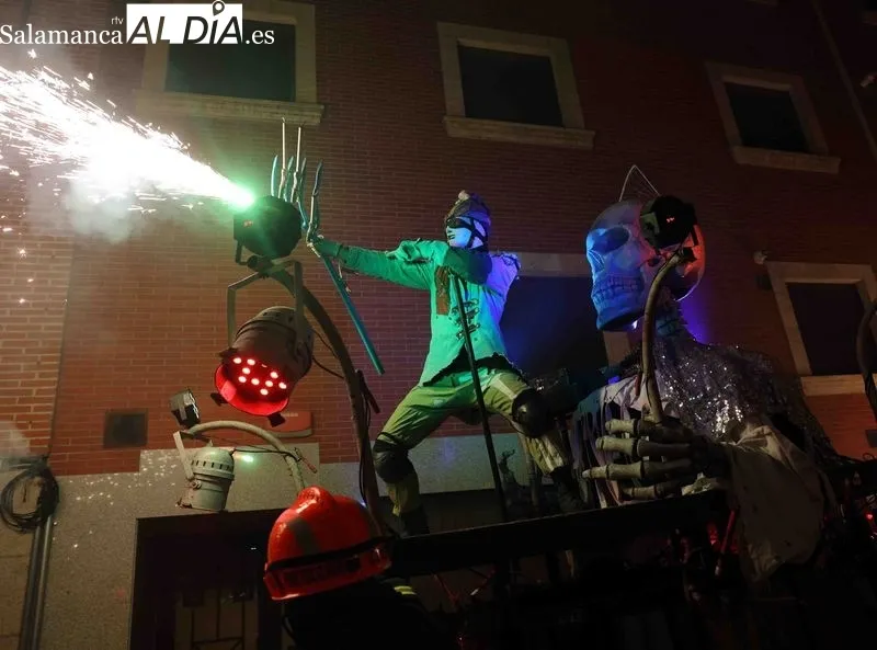 Foto 5 - Las mejores im&aacute;genes del Correfoc en Alba de Tormes
