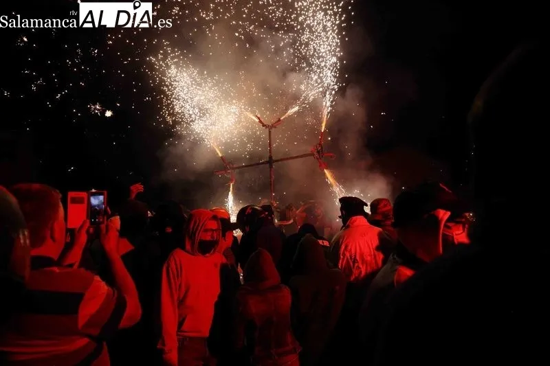 Foto 4 - Las mejores im&aacute;genes del Correfoc en Alba de Tormes