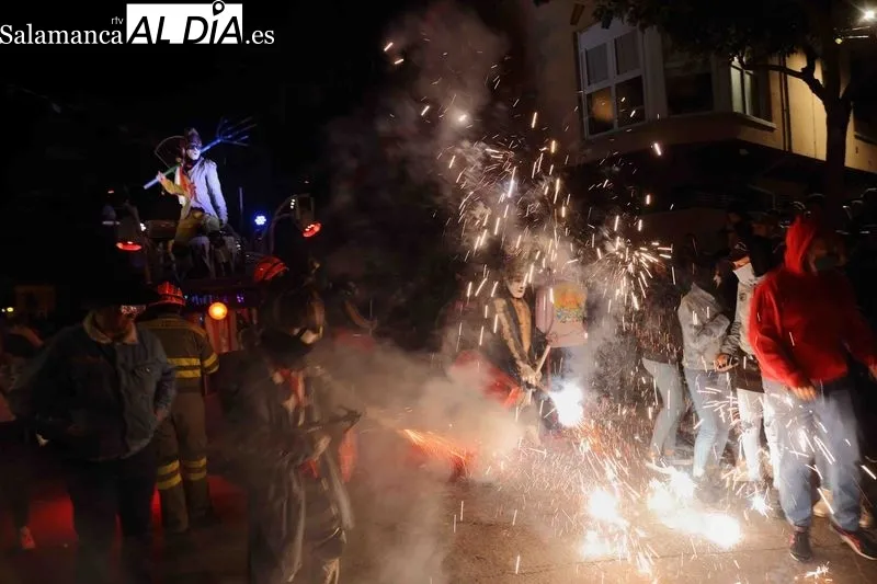 Foto 3 - Las mejores im&aacute;genes del Correfoc en Alba de Tormes