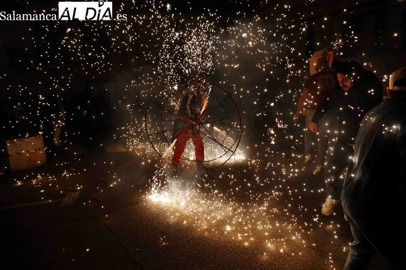Foto 18 - Las mejores im&aacute;genes del Correfoc en Alba de Tormes