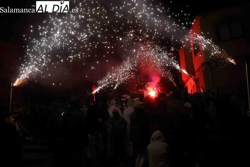 Foto 17 - Las mejores im&aacute;genes del Correfoc en Alba de Tormes