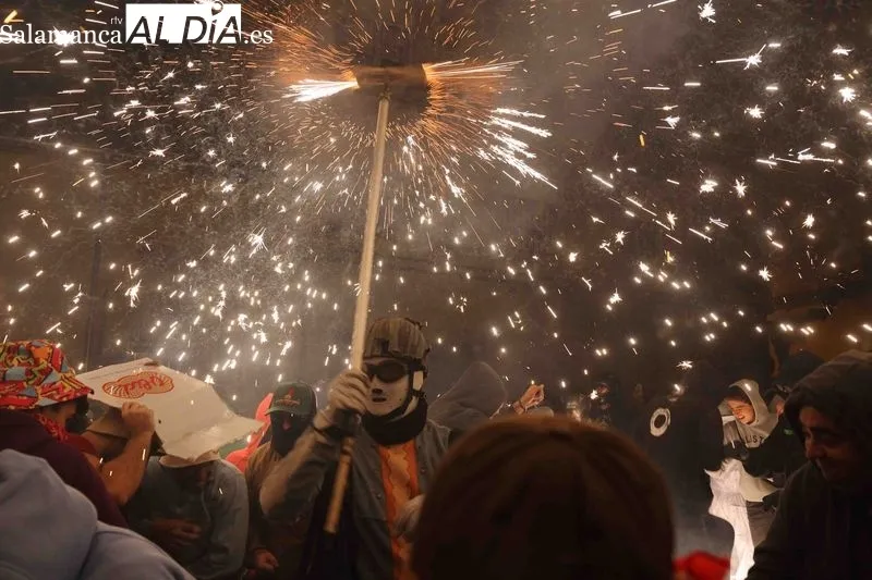Foto 15 - Las mejores im&aacute;genes del Correfoc en Alba de Tormes