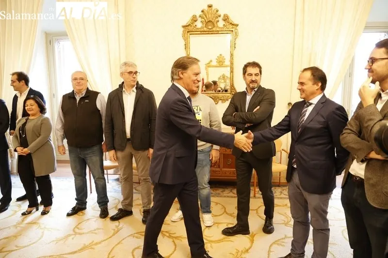  Con motivo del VIII Día de la Hostelería, el alcalde de Salamanca, Carlos García Carbayo, recibe a representantes del sector. Foto de David Sañudo
