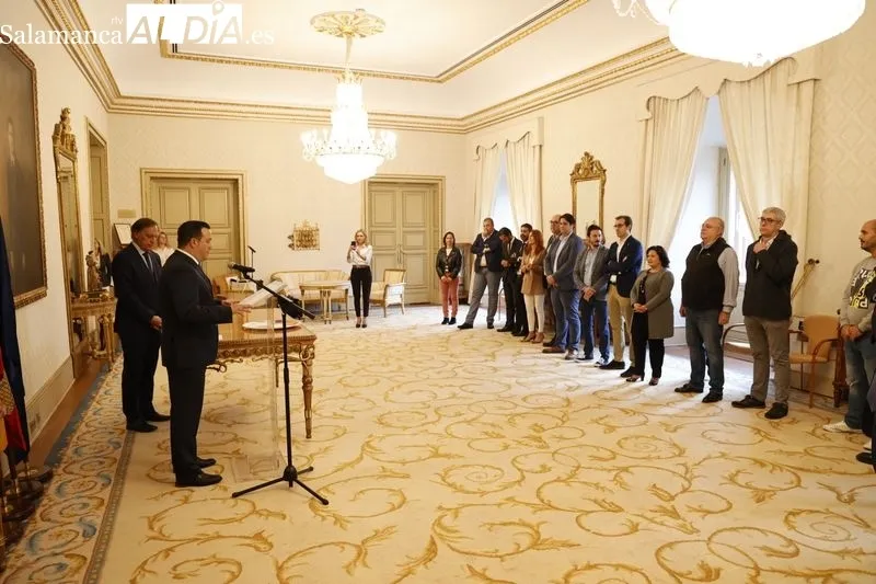 Con motivo del VIII Día de la Hostelería, el alcalde de Salamanca, Carlos García Carbayo, recibe a representantes del sector. Foto de David Sañudo