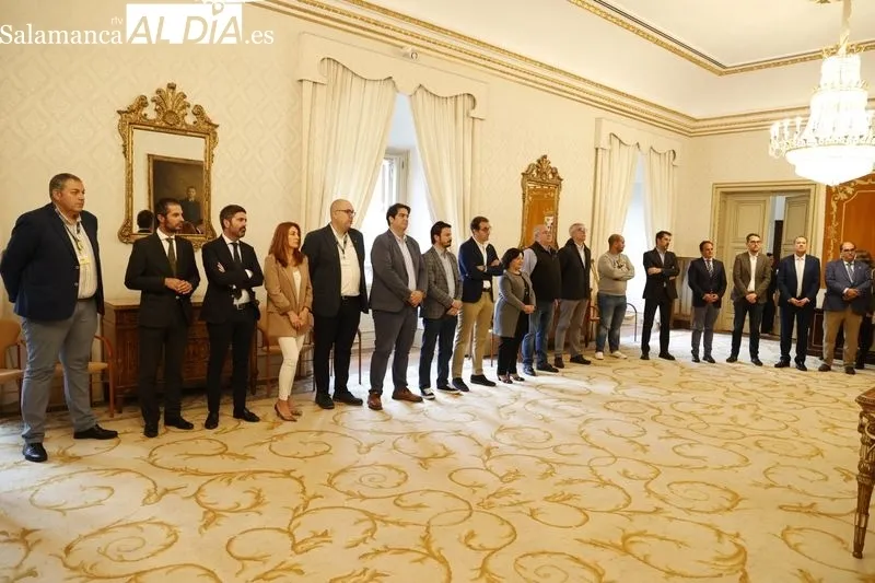  Con motivo del VIII Día de la Hostelería, el alcalde de Salamanca, Carlos García Carbayo, recibe a representantes del sector. Foto de David Sañudo