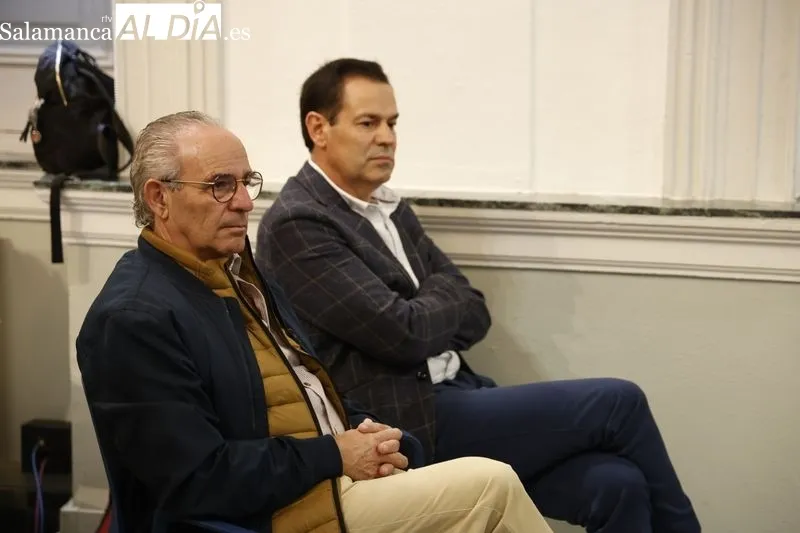Representantes de Adecocir, Adezos, Adrecag, Adriss y Nordeste junto al presidente de la Diputación de Salamanca. Foto de David Sañudo