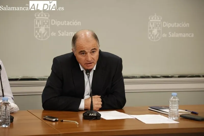 Presentación en la Diputación de Salamanca del libro 'La dulzaina en la provincia de Salamanca' de Lucinio Hernández. Foto de David Sañudo