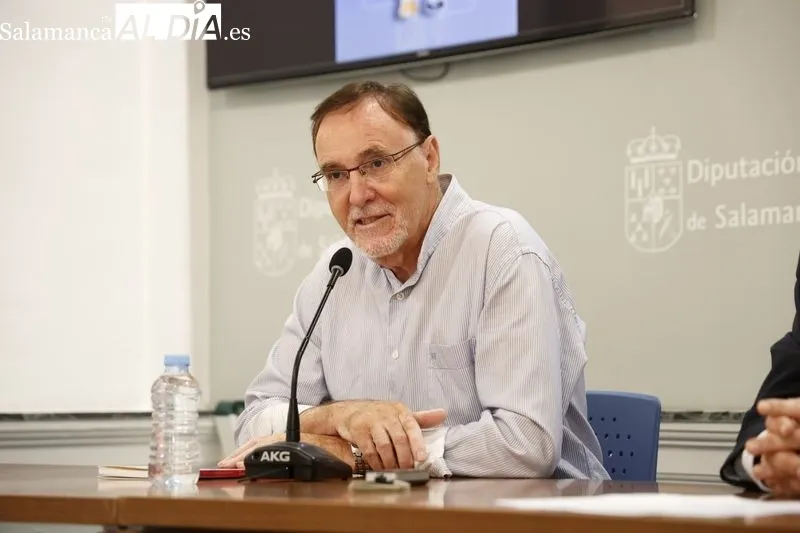 Presentación en la Diputación de Salamanca del libro 'La dulzaina en la provincia de Salamanca' de Lucinio Hernández. Foto de David Sañudo