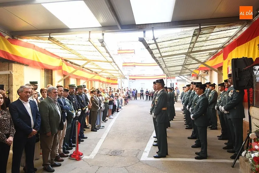 Foto 9 - Impuestas dos condecoraciones en la &uacute;ltima celebraci&oacute;n presidida por el actual Jefe en Ciudad Rodrigo