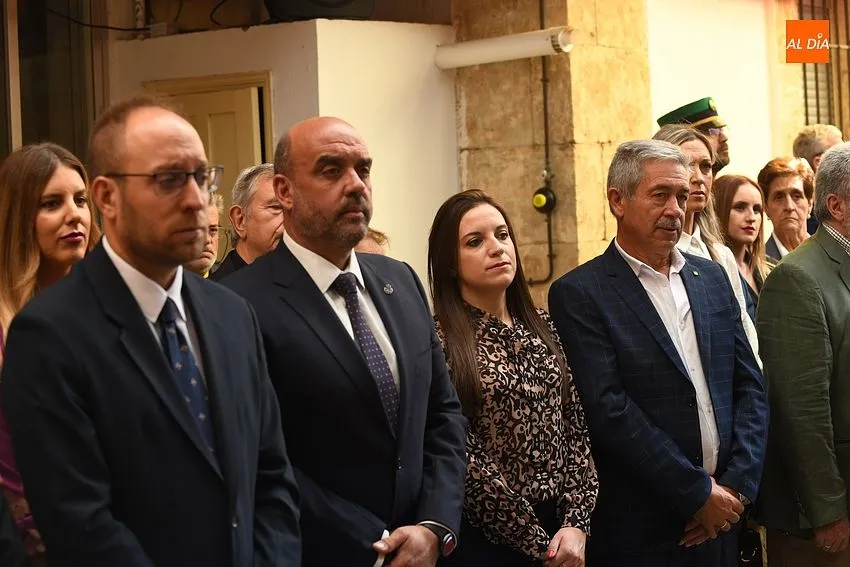 Foto 10 - Impuestas dos condecoraciones en la &uacute;ltima celebraci&oacute;n presidida por el actual Jefe en Ciudad Rodrigo