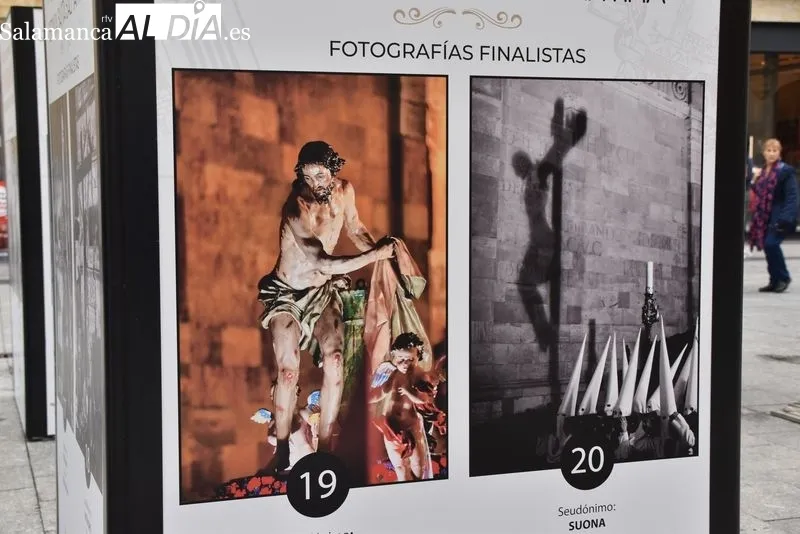 Inauguración en la plaza del Liceo de la muestra del XXIX Concurso de Fotografía 'Semana Santa Salmantina'. Foto de Vanesa Martins