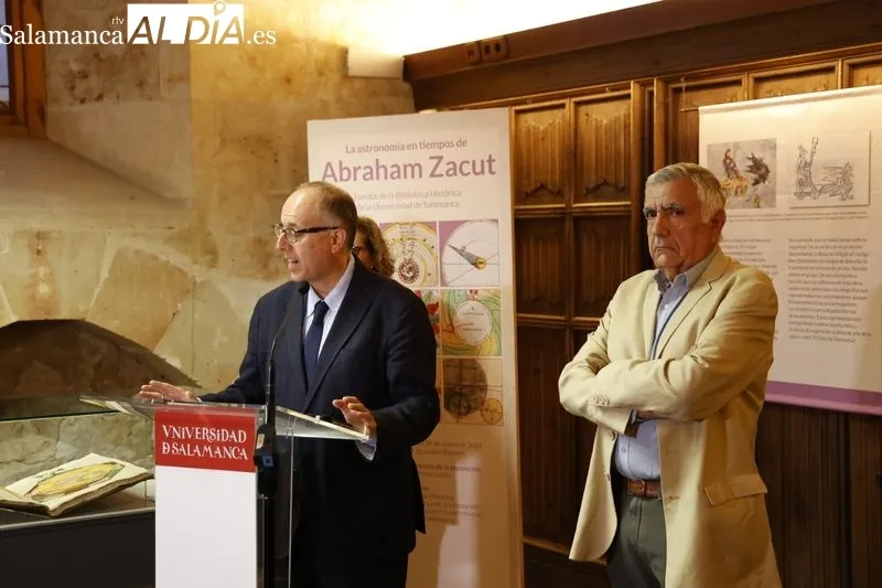 Inauguración de la muestra 'La astronomía en tiempos de Zacut', en la Sala de la Columna del Edificio Histórico de la Universidad de Salamanca (USAL). Foto de David Sañudo