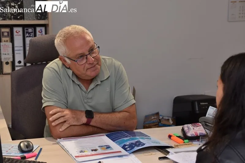 Guillermo Bueno en la sede del sindicato independiente ANPE