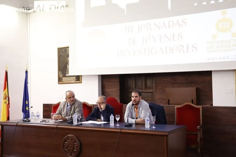 Inauguración de las terceras Jornadas de Jóvenes Investigadores organizadas por INNOVA-Salamanca en el Colegio Fonseca. Foto de David Sañudo