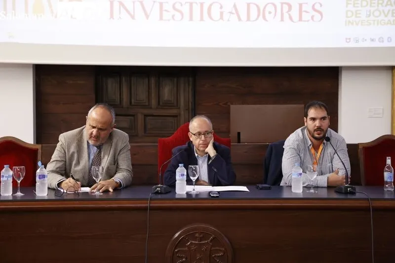 Inauguración de las terceras Jornadas de Jóvenes Investigadores organizadas por INNOVA-Salamanca en el Colegio Fonseca. Foto de David Sañudo