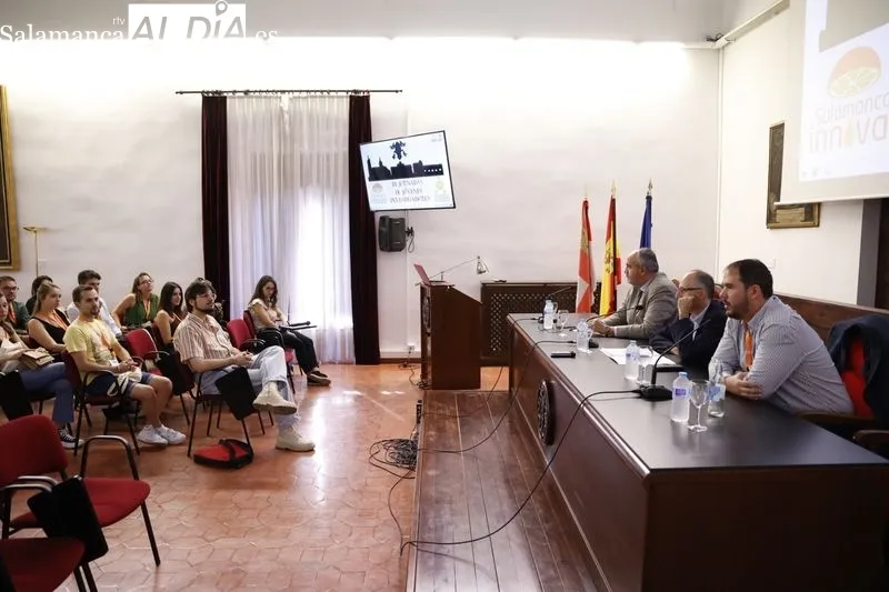 Inauguración de las terceras Jornadas de Jóvenes Investigadores organizadas por INNOVA-Salamanca en el Colegio Fonseca. Foto de David Sañudo