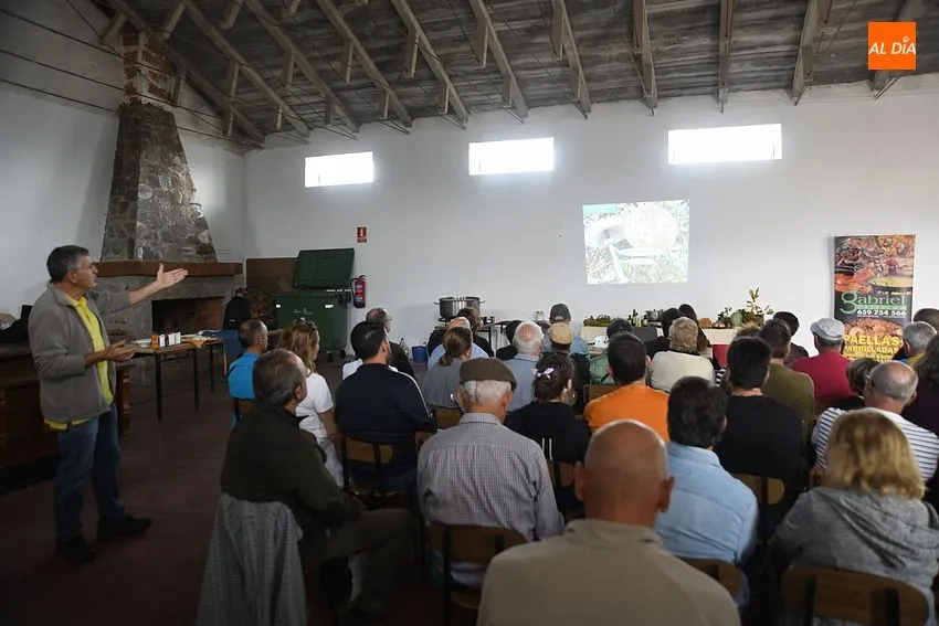 Foto 8 - Robleda acoge con lleno la apertura de las III Jornadas Micol&oacute;gicas de Salamanca 