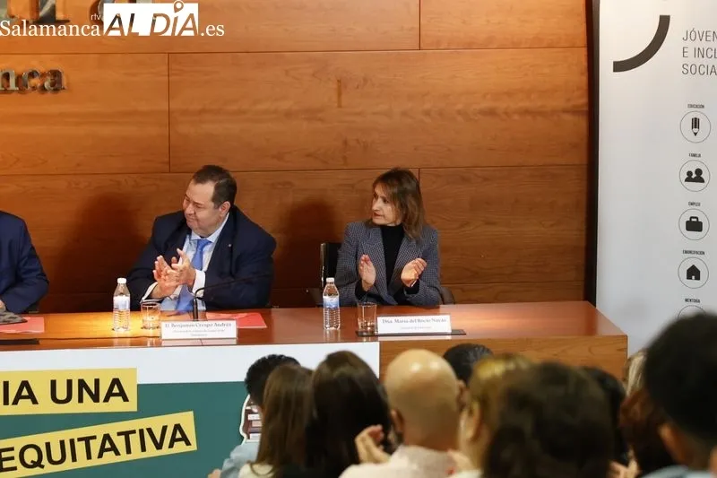 El presidente de la Junta de Castilla y León, Alfonso Fernández Mañueco, en la jornada 'Hacia una educación equitativa. Think tank', organizada por Asecal en la Cámara de Comercio de Salamanca. Foto de David Sañudo