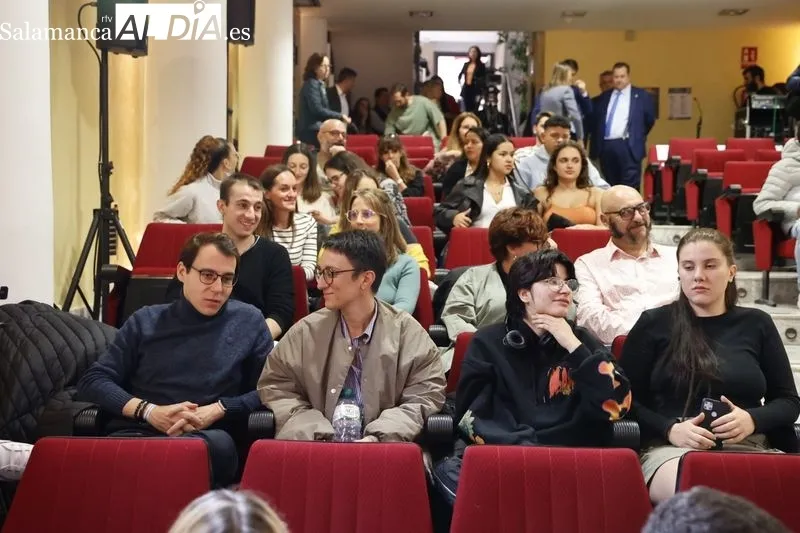 El presidente de la Junta de Castilla y León, Alfonso Fernández Mañueco, en la jornada 'Hacia una educación equitativa. Think tank', organizada por Asecal en la Cámara de Comercio de Salamanca. Foto de David Sañudo