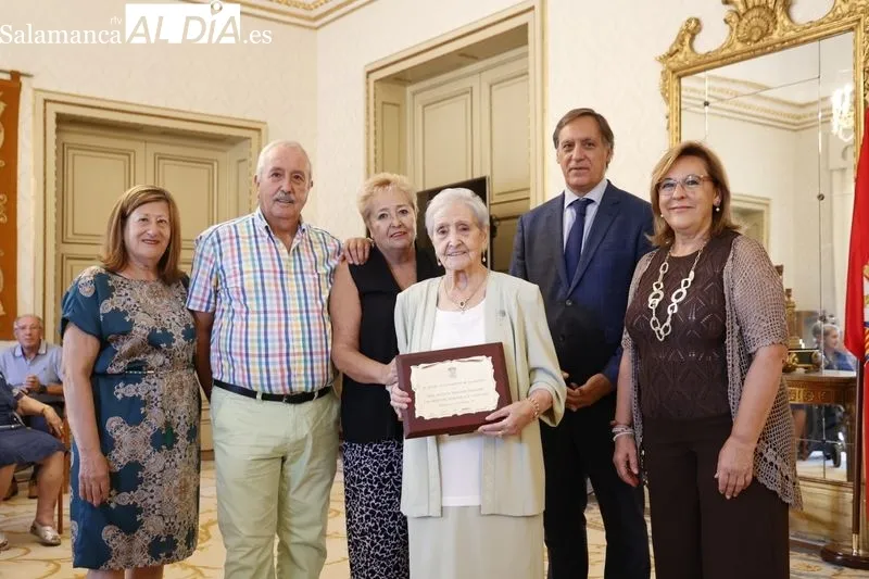 Homenaje a personas centenarias de la ciudad de Salamanca, que se ha desarrollado en el Ayuntamiento. Foto de David Sañudo