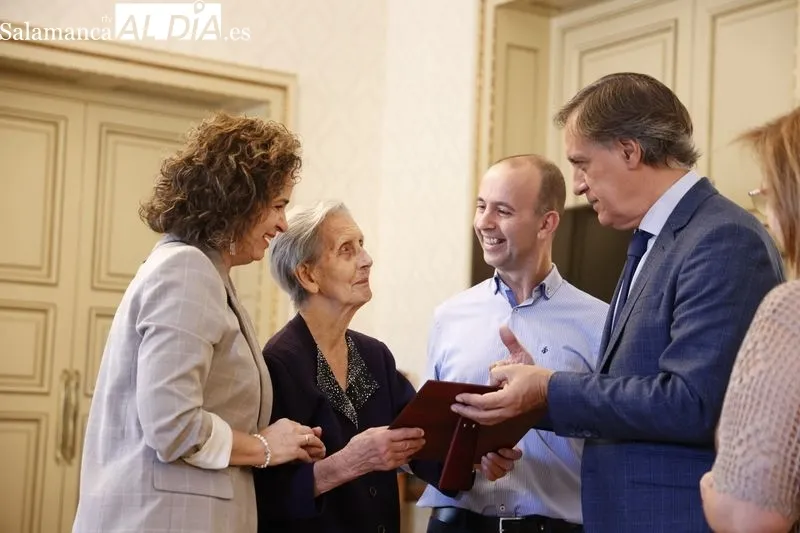Homenaje a personas centenarias de la ciudad de Salamanca, que se ha desarrollado en el Ayuntamiento. Foto de David Sañudo