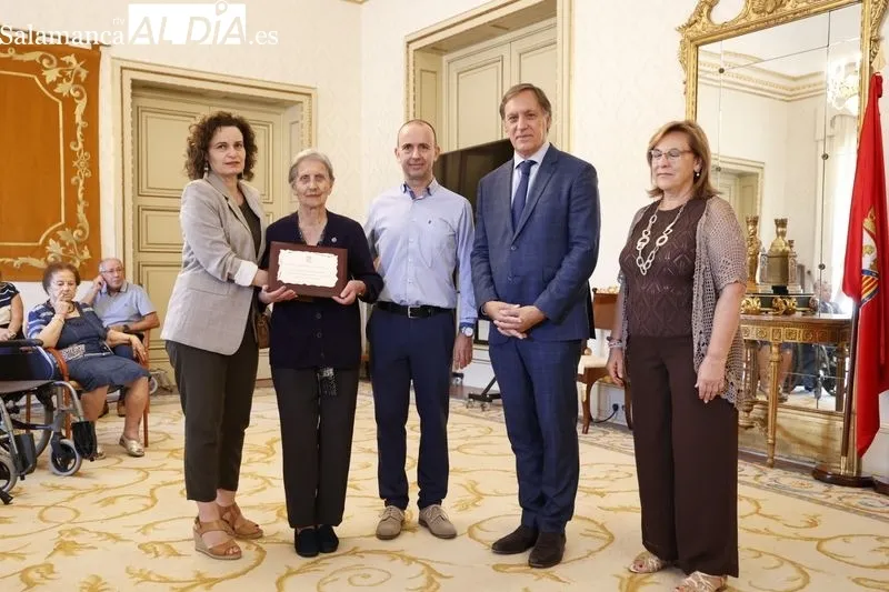 Homenaje a personas centenarias de la ciudad de Salamanca, que se ha desarrollado en el Ayuntamiento. Foto de David Sañudo