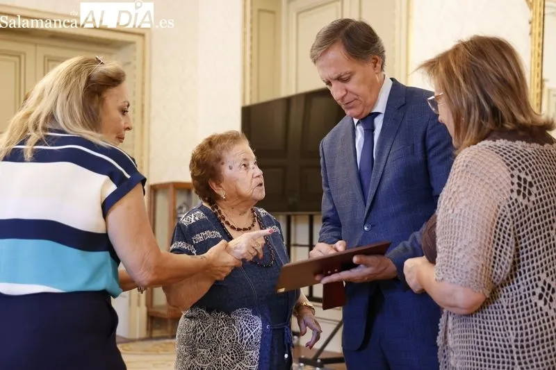 Homenaje a personas centenarias de la ciudad de Salamanca, que se ha desarrollado en el Ayuntamiento. Foto de David Sañudo