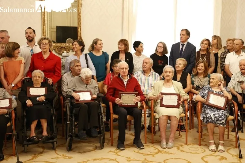 Homenaje a personas centenarias de la ciudad de Salamanca, que se ha desarrollado en el Ayuntamiento. Foto de David Sañudo