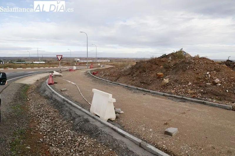 Visita de las autoridades al nuevo carril bici y peatonal entre Villamayor y Salamanca. Foto de David Sañudo