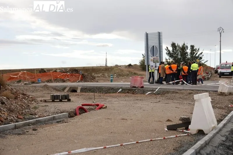 Visita de las autoridades al nuevo carril bici y peatonal entre Villamayor y Salamanca. Foto de David Sañudo