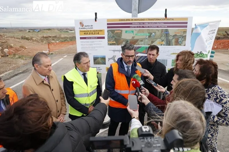 Visita de las autoridades al nuevo carril bici y peatonal entre Villamayor y Salamanca. Foto de David Sañudo