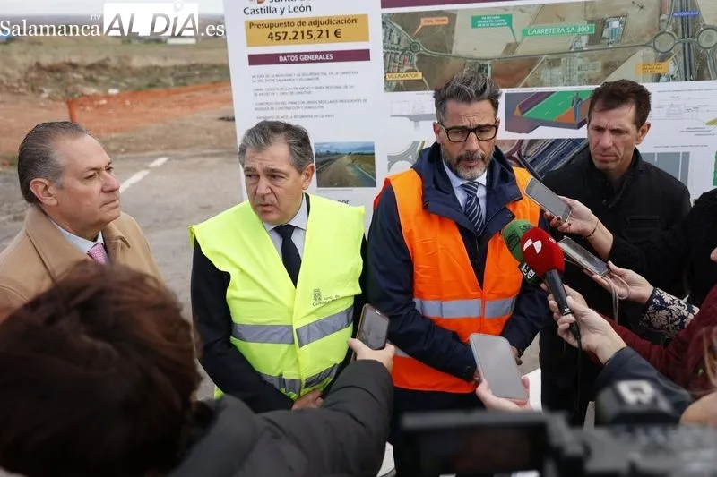 Visita de las autoridades al nuevo carril bici y peatonal entre Villamayor y Salamanca. Foto de David Sañudo