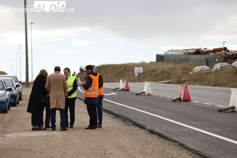 Visita de las autoridades al nuevo carril bici y peatonal entre Villamayor y Salamanca. Foto de David Sañudo
