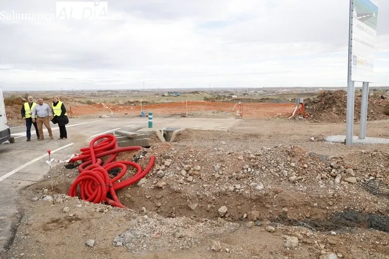 Visita de las autoridades al nuevo carril bici y peatonal entre Villamayor y Salamanca. Foto de David Sañudo
