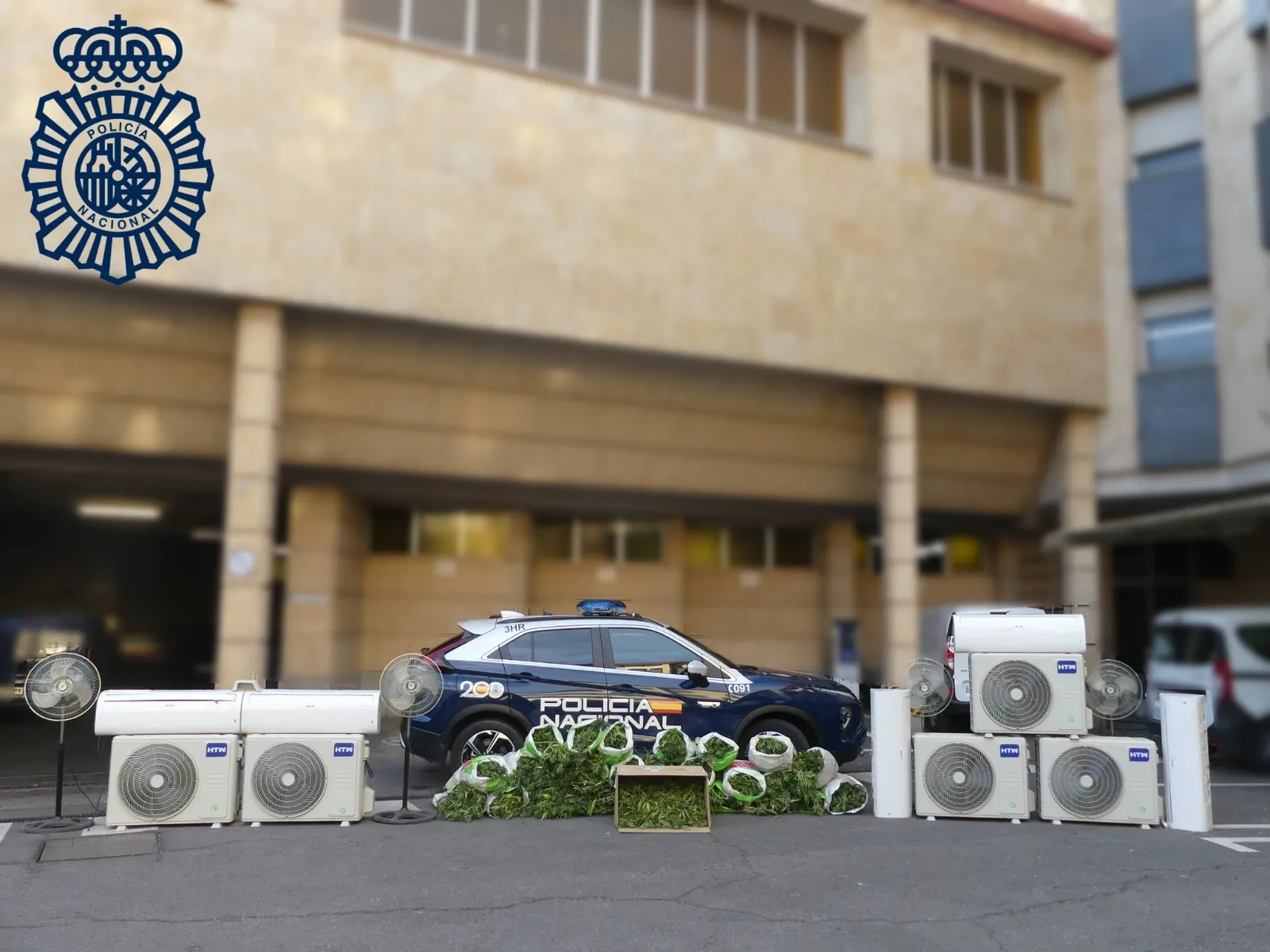 Una de las imágenes facilitadas por la Policía Nacional de Salamanca de esta Operación en Santa Marta de Tormes