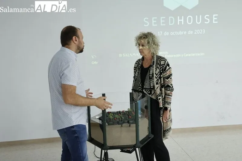 Presentación de “SeedHouse”, un semillero inteligente diseñado para su uso en actividades educativas y de investigación relacionadas con la agricultura, la botánica y la conservación ambiental. Foto de David Sañudo