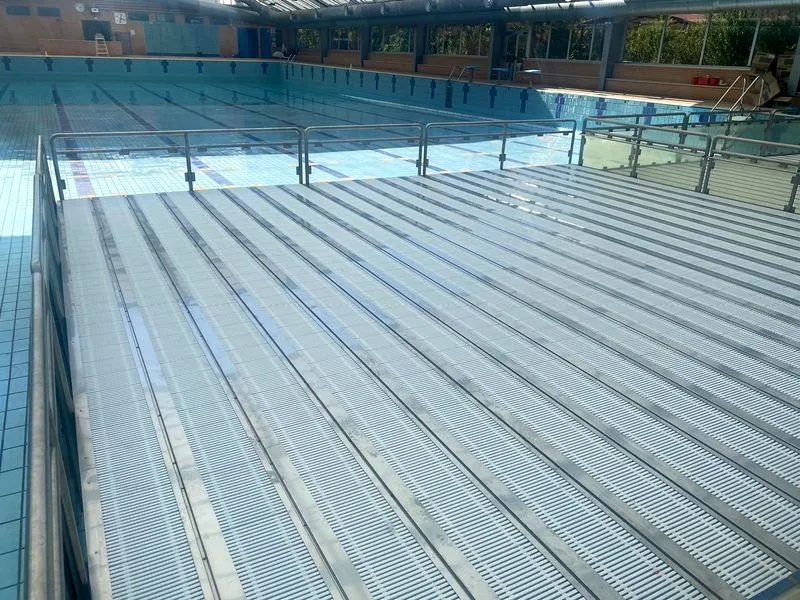 Mejoras realizadas en la piscina municipal de Garrido para dar cabida a los cursos de iniciación de la natación de los más pequeños