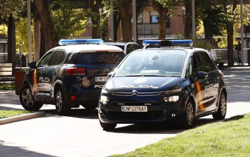 Imagen de archivo de dos coches de la Policía Nacional de Salamanca