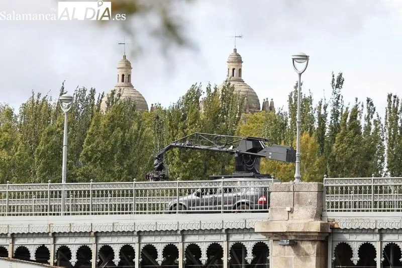Rodaje de un largometraje de Bollywood en la avenida Reyes de España y el puente Enrique Estevan. Foto de David Sañudo