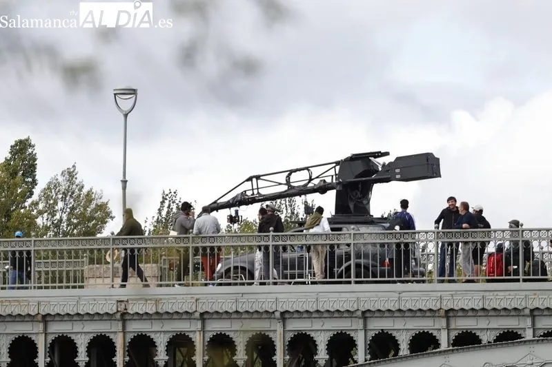 Rodaje de un largometraje de Bollywood en la avenida Reyes de España y el puente Enrique Estevan. Foto de David Sañudo