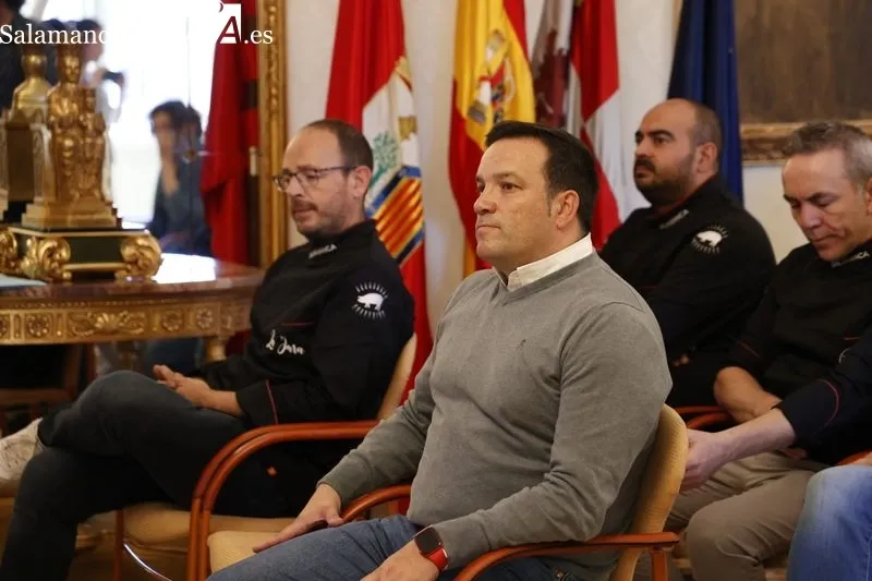Presentación en el Ayuntamiento de la segunda expedición de restaurantes de Salamanca a la San Sebastián Gastronómika. Foto de David Sañudo