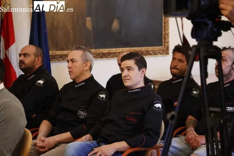 Presentación en el Ayuntamiento de la segunda expedición de restaurantes de Salamanca a la San Sebastián Gastronómika. Foto de David Sañudo