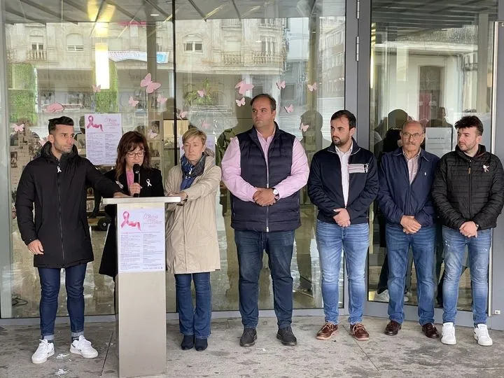 Guijuelo muestra su apoyo a las personas que sufren cáncer de mama  
