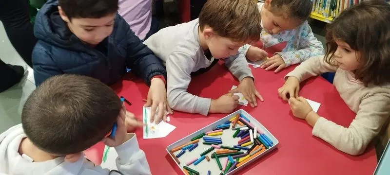 Niños y mayores de Carbajosa disfrutan de la Semana de la Biblioteca
