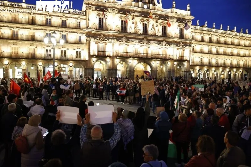 Concentración en la Plaza Mayor de Salamanca para apoyar a Palestina | FOTOS: David Sañudo 